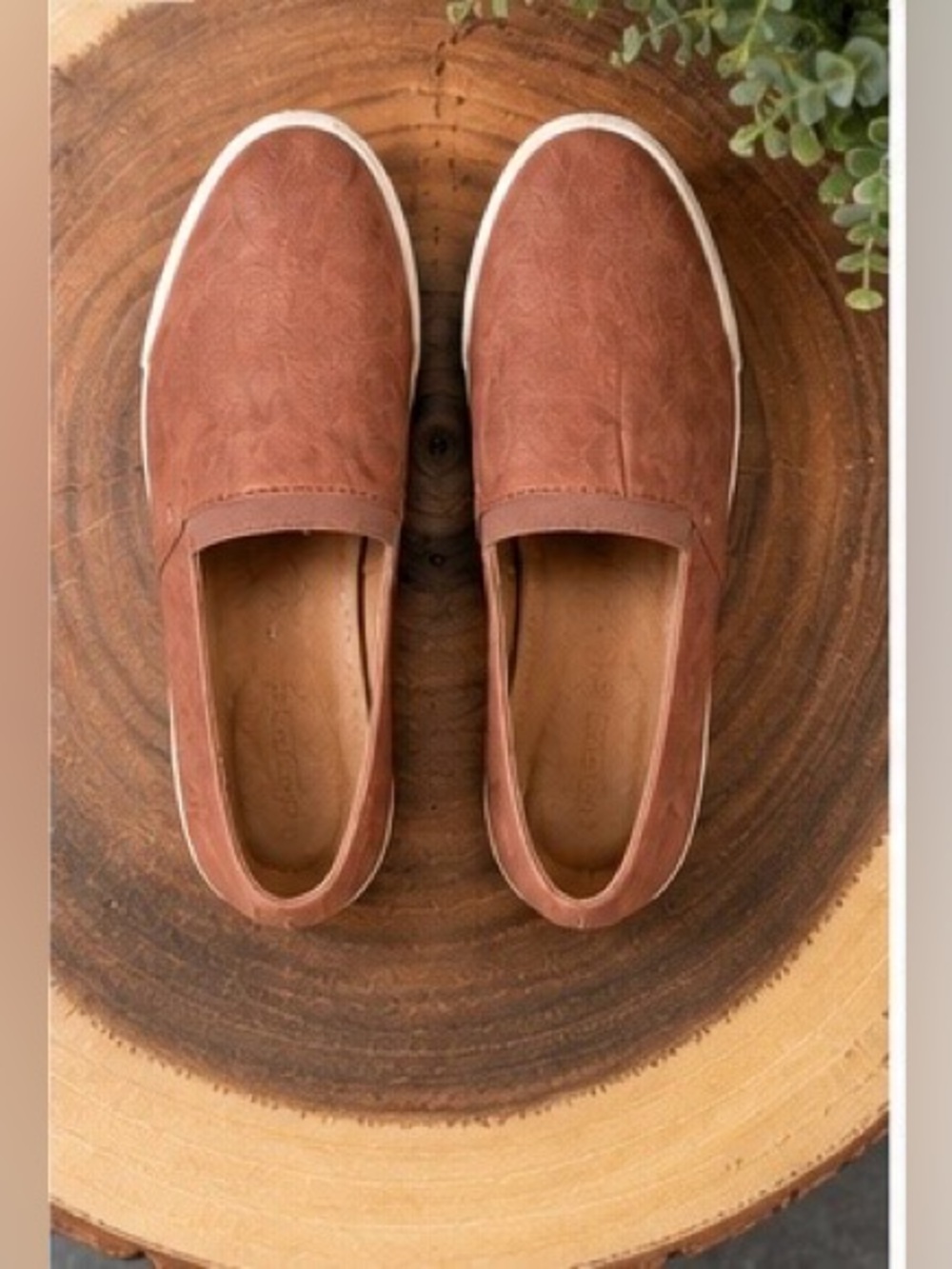 Frye Women’s Leather Slip On Sneakers Tan Size 7.5 Casual Comfort Shoes Luxe